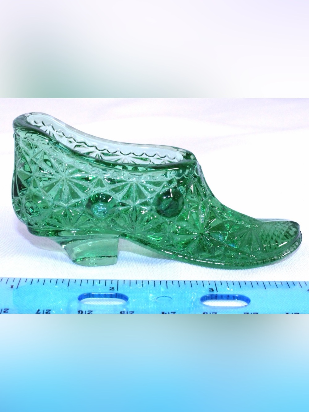 Fenton Emerald Green Pressed Glass Decorative Boot Daisy Starburst Button